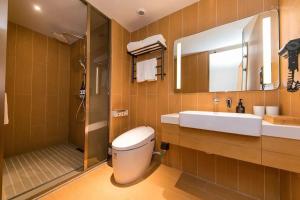 Phòng tắm tại JI Hotel Shanghai Jing'an Temple Kangding Road