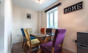 Billede fra billedgalleriet på 4BR Family Home Sleeps 7 Free Parking Garden Retreat i Exhall + 30 billeder