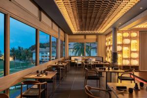 Εστιατόριο ή άλλο μέρος για φαγητό στο Mövenpick Resort & Spa Bintan Lagoon