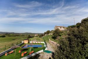 a house on a hill with a swimming pool at Cal Viudet Vell in Caserras