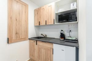 Η κουζίνα ή μικρή κουζίνα στο Canto Cigalo Rdc 1 +13 φωτογραφίες