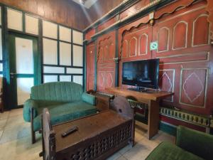 TV a/nebo společenská místnost v ubytování Forest Resort Lembang