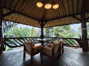 Balkón nebo terasa v ubytování Forest Resort Lembang