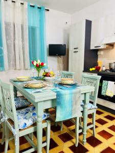 Η κουζίνα ή μικρή κουζίνα στο Gente di Mare Apartment Tropea Center