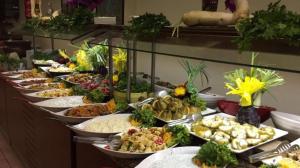 een buffet met veel gerechten op tafel bij Grand Nar Hotel ADULT ONLY - All Inclusive in Kemer +31 foto's