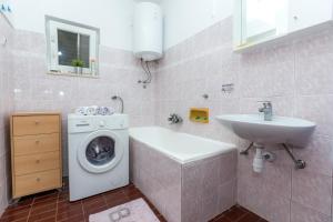 Ένα μπάνιο στο Apartment Ivo