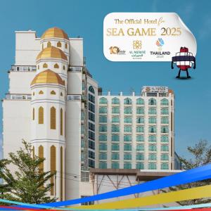 Un certificado, premio, letrero u otro documento en Al Meroz Hotel Bangkok - The Leading Halal Hotel