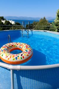 Πισίνα στο ή κοντά στο Caecilia & Lawrence Villa