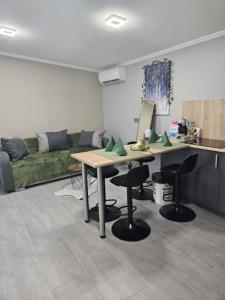 a living room with two tables and a couch at Áron Apartman in Tiszafüred