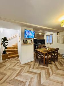 Μια τηλεόραση ή/και κέντρο ψυχαγωγίας στο La Parenthèse Picarde - Maison 4 personnes +29 φωτογραφίες