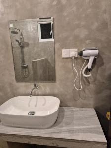 Ένα μπάνιο στο Hiru Villa Tangalle