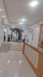 a lobby of a building with a staircase in the background at أرض الذهب للشقق المخدومة القويعية in Al Quway‘īyah