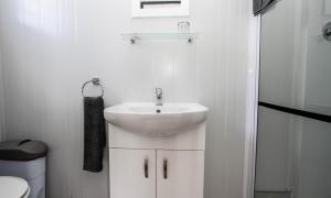 Et badeværelse på SleepOver Colesberg + 19 billeder