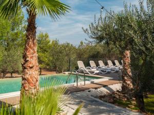 Bazén v ubytování Waterman Beach Village nebo v jeho okolí