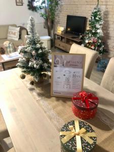 TV a/nebo společenská místnost v ubytování Cocon en bois Majeur - 4 couchages au cœur de Limoux