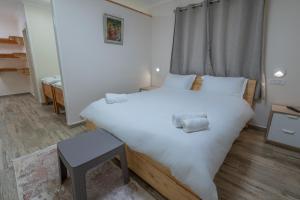 Fotografie z fotogalerie ubytování לה וילה - וילה משפחתית עם בריכה פרטית מחוממת ומקורה v destinaci Beit Jann