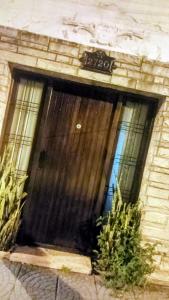 a front door of a building with plants in front at Residencia "Libertad" in San Andrés