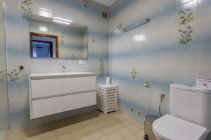 Et badeværelse på V60A Villa Lucia + 25 billeder