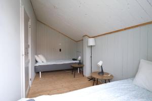 En eller flere senge i et værelse på Workers - Families Apartment - 4 Beds - Near Volvo + 18 billeder