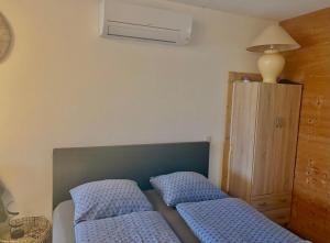 En eller flere senge i et værelse på La Casa aan Zee