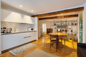 a kitchen and dining room with a table and chairs at Piazza Mercato14 in Domodossola