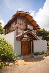 El edificio en el que está el chalet de montaña