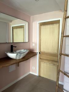 a bathroom with a sink and a mirror at Appartement face Nausicaa in Boulogne-sur-Mer +15 photos