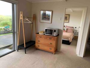 Giường trong phòng chung tại Ocean view haven