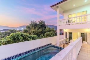 En generel udsigt til bjerge eller udsigt til bjerge taget fra villaen