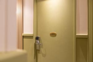 Ένα μπάνιο στο Logis Hôtel du Haut-Bugey +53 φωτογραφίες