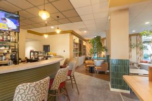 Μια τηλεόραση ή/και κέντρο ψυχαγωγίας στο Logis Hôtel du Haut-Bugey