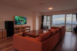 TV a/nebo společenská místnost v ubytování Beppu Ohana