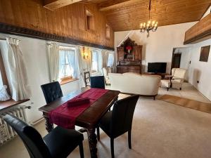a dining room with a wooden table and chairs at Ferienwohnungen Roderer in Berchtesgaden