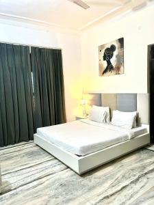 Postel nebo postele na pokoji v ubytování Elinor Villa