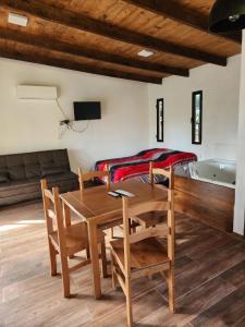 Μια τηλεόραση ή/και κέντρο ψυχαγωγίας στο AIRES DEL BOSQUE Con JACUZZI