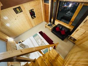 Khu vực ghế ngồi tại Pinewood Inn +18 ảnh