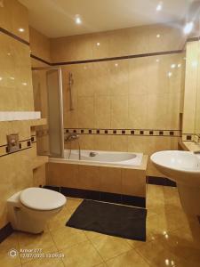 Et badeværelse på Apartament z Jacuzzi