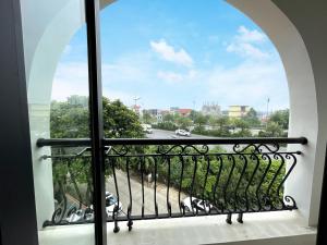 Балкон или терраса в Chemisit Nội Bài Airport Hotel