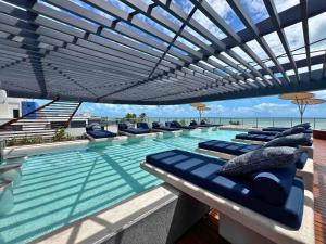 Πισίνα στο ή κοντά στο Setai Aquamaris Premium 3pessoas Vista Mar Lateral