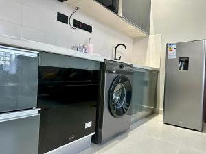 Nhà bếp/bếp nhỏ tại 1BDRM Apartment Mbezi Beach Africana