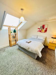 Postel nebo postele na pokoji v ubytování Central Retreat on Sauchiehall Street