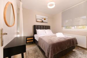 Giường trong phòng chung tại VALLEY Premium House