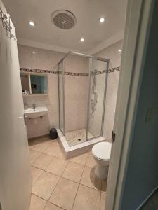 Ένα μπάνιο στο Vogelsang Guesthouse +65 φωτογραφίες