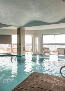 Bazén v ubytování Diaz Ocean View Hotel nebo v jeho okolí