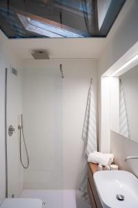 Koupelna v ubytování Attico Malatesta + 60 fotografií