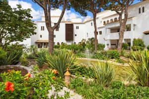 Vườn quanh Pine Cliffs Ocean Suites, a Luxury Collection Resort & Spa, Algarve +186 ảnh