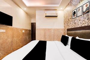 a bedroom with a bed and a air conditioner at Collection O Kalka Ji Formerly Hotel Gera in New Delhi