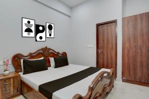 Postel nebo postele na pokoji v ubytování SPOT ON by OYO City Charm Homestay