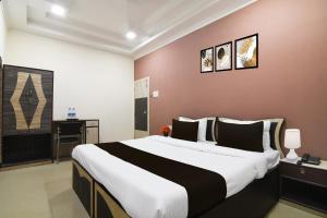 Postel nebo postele na pokoji v ubytování Collection O Kalighat Metro Station Formerly RM Guest Home + 21 fotografií