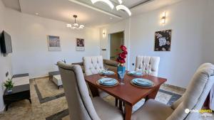 TV a/nebo společenská místnost v ubytování Chic studio with parking and rooftop